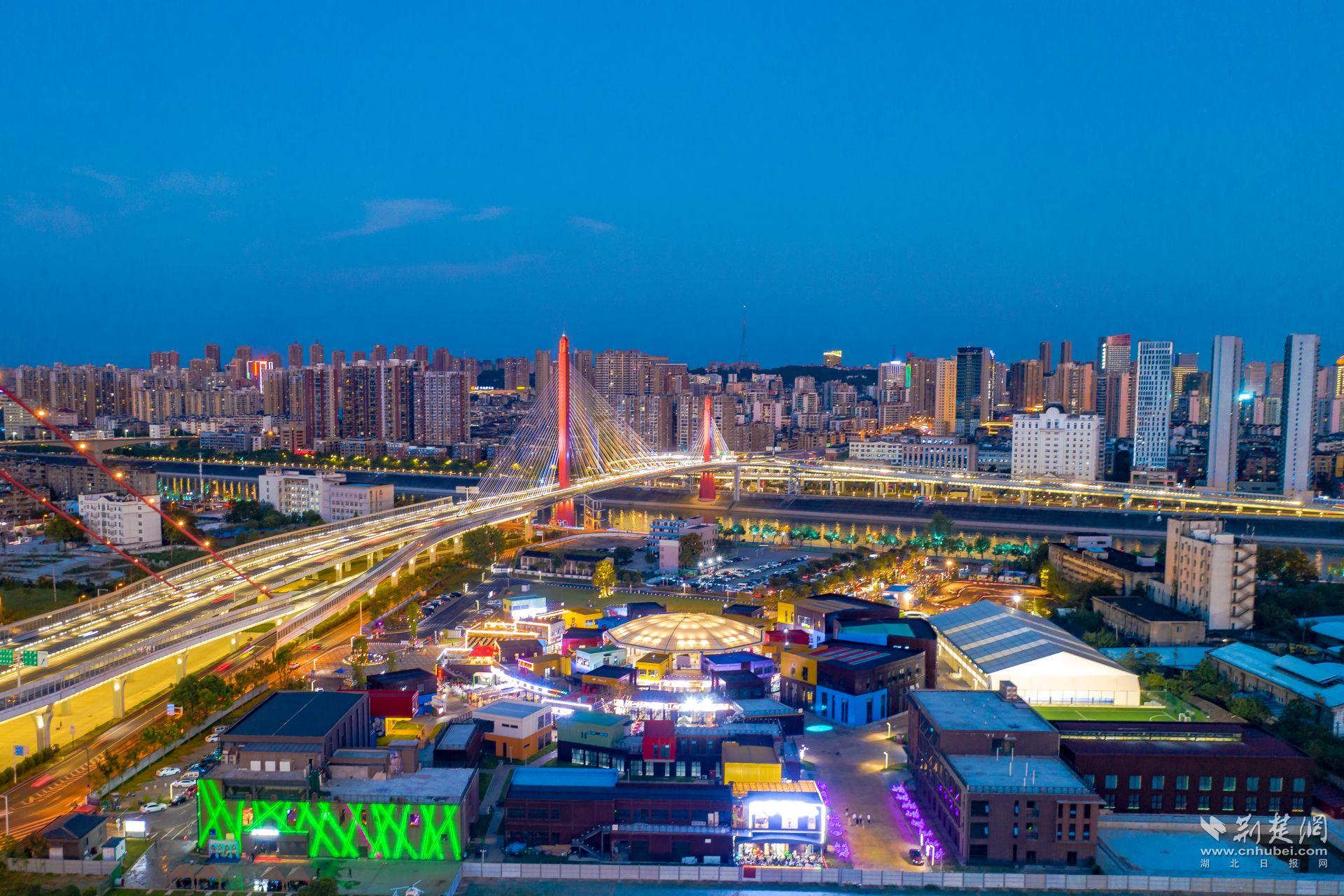 8(3).融合推进一刻钟便民生活圈与再生资源回收体系建设、农贸市场升级改造、消费品以旧换新、促消费活动等工作,让现代商贸流通的“