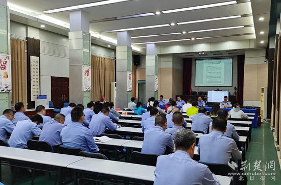 5月12日,西塞山区举办“九小场所”消防安全专题培训班。各镇街、社区及各公安派出所共计60余人参加。_副本.jpg